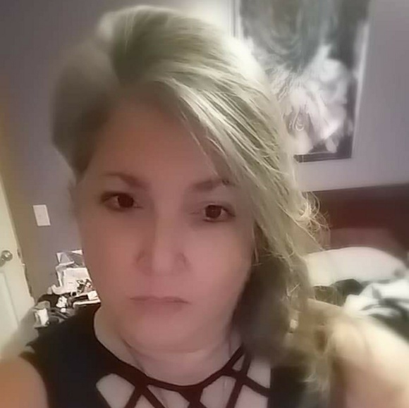 Meet your Posher, Lisa - Picture 1 of 1